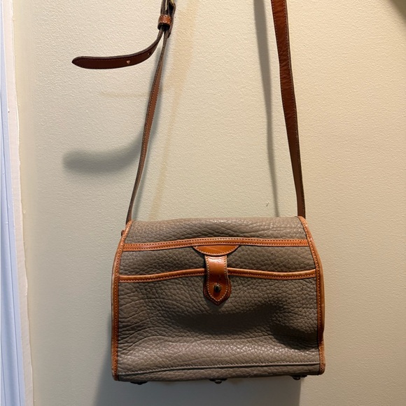 Dooney & Bourke pebbled cross body bag - Picture 3 of 3